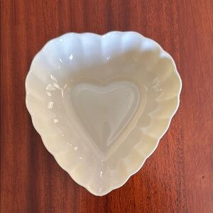 💛Vintage Belleek ivory porcelain heart dish from Ireland.